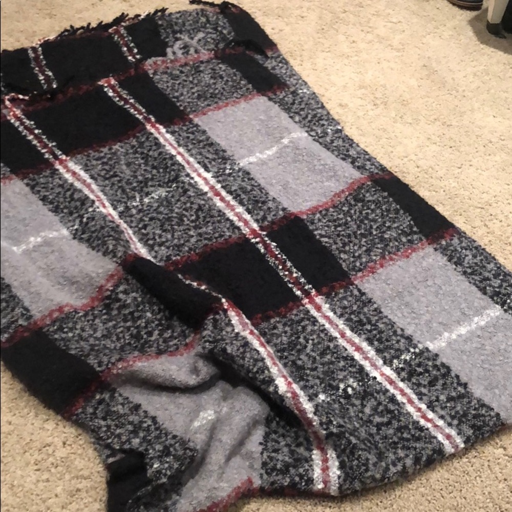 NEVER WORN! Very soft big scarf